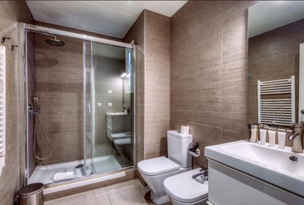 Beautiful 4Bd 4Ba Apartment In Eixample District Barcelona Exterior photo